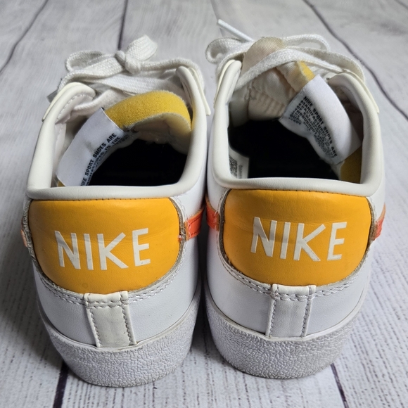 Nike Blazer Low '77 - White Orange - Sz 7 - Picture 2 of 6